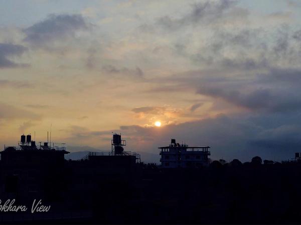 Hotel Pokhara View : photo 1 de la chambre chambre triple - vue sur ville