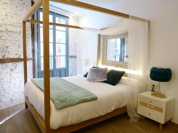 Pensión Lo Bilbao : photo 2 de la chambre chambre double deluxe avec balcon