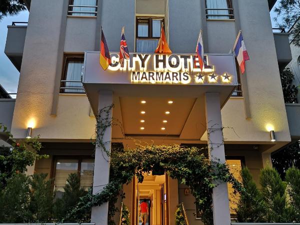 City Hotel Marmaris : photo 7 de la chambre suite triple avec terrasse 