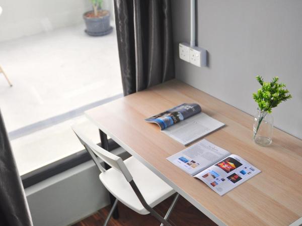 GRAYHAUS SOHO Ipoh : photo 5 de la chambre chambre lit queen-size avec balcon