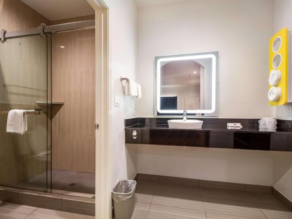 Motel 6-Houston, TX - North : photo 6 de la chambre chambre lit king-size deluxe - non-fumeurs