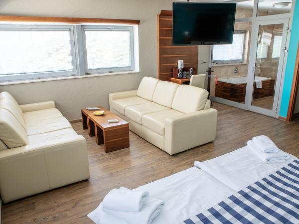 Restaurant & Design Hotel Noem Arch : photo 2 de la chambre captain cabin - deluxe double room with bath