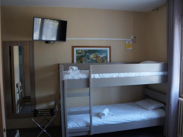 Hotel Pinede : photo 4 de la chambre chambre quadruple