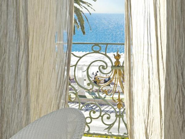 Hôtel Le Royal Promenade des Anglais : photo 3 de la chambre chambre double ou lits jumeaux supérieure - vue sur mer