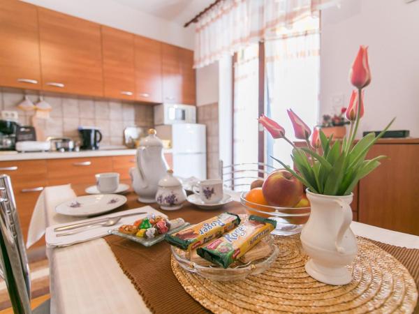 Apartment House Matosevic : photo 6 de la chambre appartement avec balcon