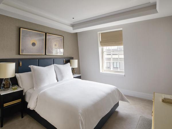 Four Seasons Hotel London at Ten Trinity Square : photo 5 de la chambre two bedroom hotel residence