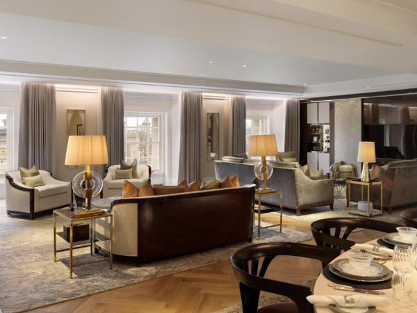 Four Seasons Hotel London at Ten Trinity Square : photo 1 de la chambre three bedroom tower view hotel residence