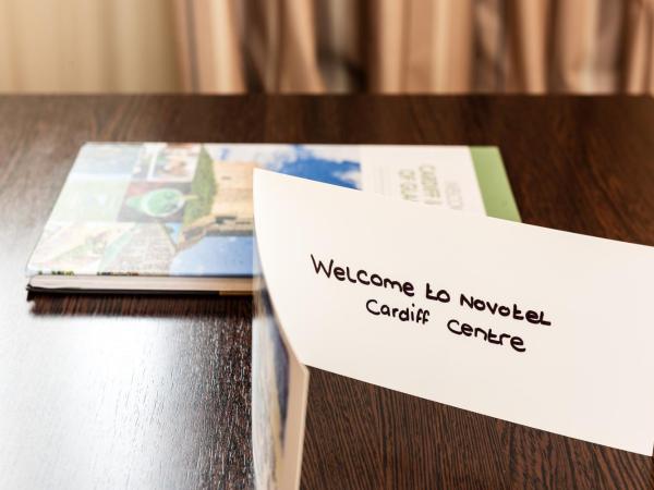 Novotel Cardiff Centre : photo 4 de la chambre chambre supérieure lit queen-size
