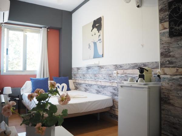 VALENCIA SUITS YOU Centro Histórico, Establecimiento Automatizado-Fast Auto Check in&Out, Solo para Adultos-Adults only : photo 4 de la chambre petite chambre double avec salle de bains privative