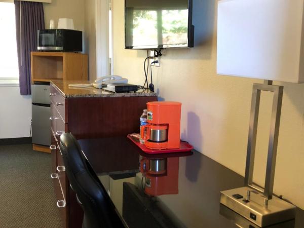 Monticello Motel : photo 3 de la chambre chambre lit king-size standard