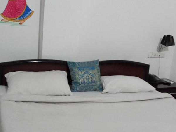 The Royal Lake View Villa : photo 7 de la chambre chambre double supérieure