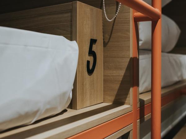 Central Hostel Bordeaux Centre : photo 10 de la chambre  lit dans dortoir pour femmes de 8 lits