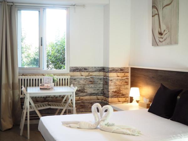 VALENCIA SUITS YOU Centro Histórico, Establecimiento Automatizado-Fast Auto Check in&Out, Solo para Adultos-Adults only : photo 4 de la chambre chambre double avec salle de bains commune