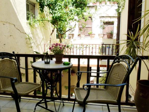 Madonna Studios : photo 4 de la chambre chambre double ou lits jumeaux deluxe avec balcon