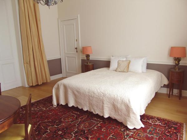 Louise Chatelain suites : photo 2 de la chambre chambre familiale - vue sur jardin