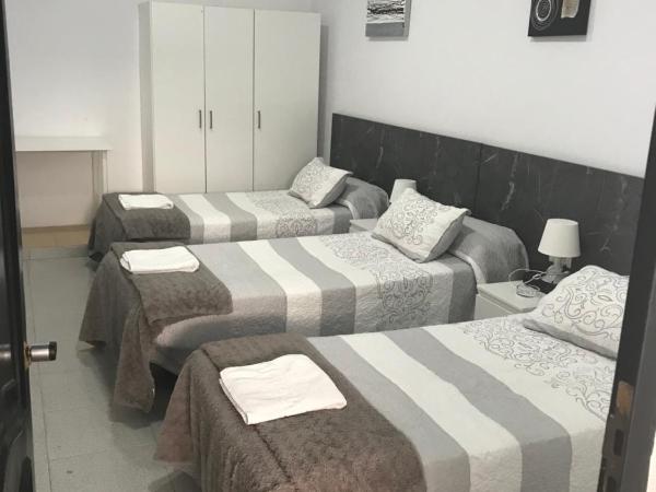 Pensión Barlovento : photo 6 de la chambre chambre triple avec salle de bains privative
