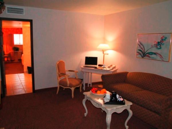 Ramada by Wyndham Viscount Suites Tucson East : photo 2 de la chambre chambre lit king-size - non-fumeurs