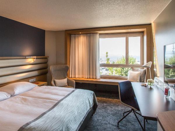 Mvenpick Hotel Lausanne : photo 2 de la chambre chambre lit queen-size deluxe - vue sur lac