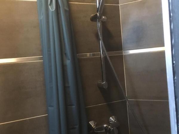 Leonard room : photo 5 de la chambre chambre simple standard avec salle de bains commune