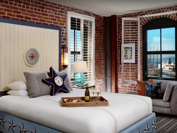 Argonaut Hotel, a Noble House Hotel : photo 4 de la chambre chambre lit king-size - vue sur baie
