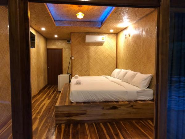 Kodaun River Kwai Resort : photo 3 de la chambre chambre avec 2 grands lits queen-size 