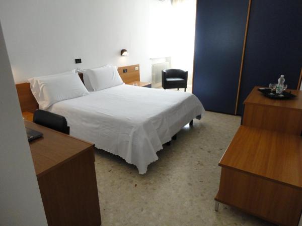 Hotel Riviera : photo 1 de la chambre chambre double
