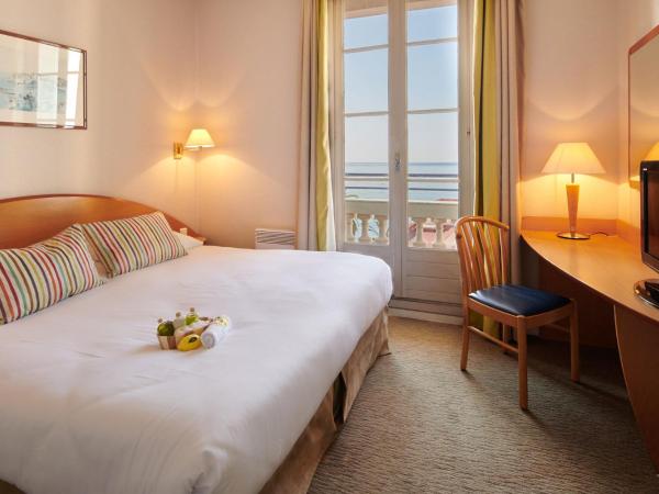 Hôtel Vacances Bleues Balmoral : photo 1 de la chambre chambre double ou lits jumeaux supérieure - vue sur mer