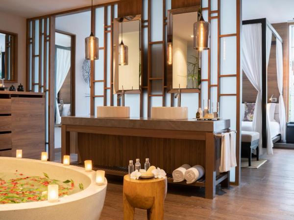 The Sarojin : photo 8 de la chambre suite avec jacuzzi et piscine