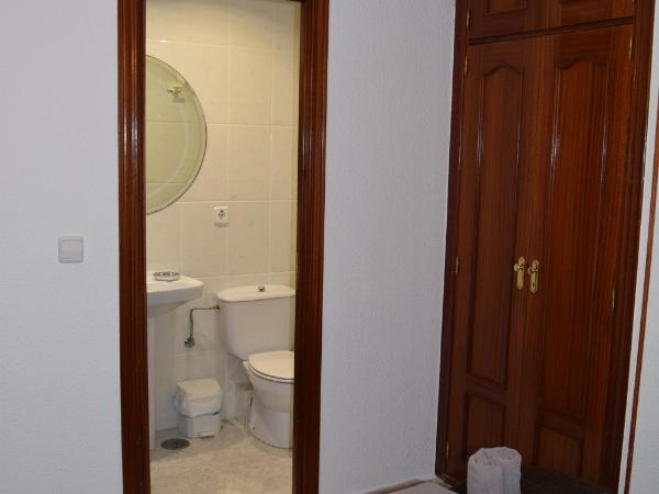 Hostal Rofer : photo 5 de la chambre chambre lits jumeaux