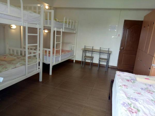 TT Hostel Chiangrai : photo 1 de la chambre lits superposés dans dortoir masculin 