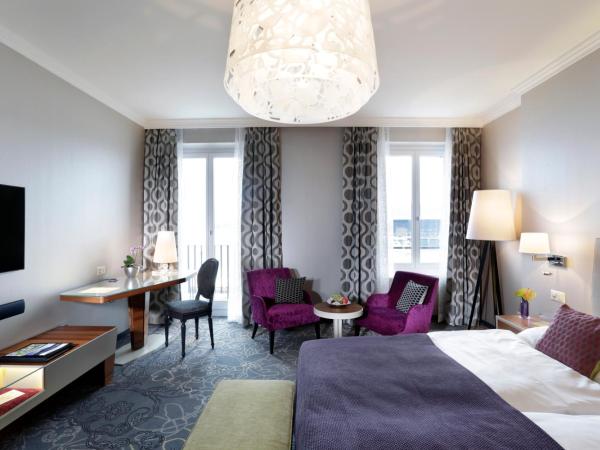 Hotel Schweizerhof Luzern : photo 4 de la chambre chambre double ou lits jumeaux deluxe - vue sur lac