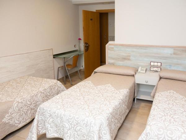 Hostal Viky : photo 2 de la chambre chambre triple