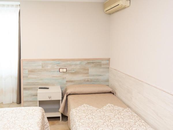 Hostal Viky : photo 5 de la chambre chambre lits jumeaux