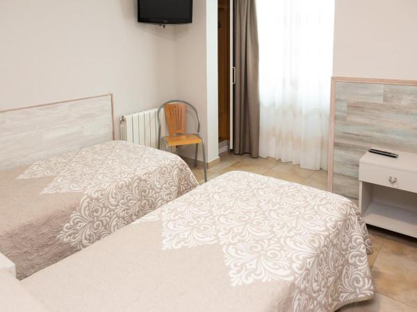 Hostal Viky : photo 6 de la chambre chambre lits jumeaux
