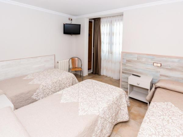 Hostal Viky : photo 5 de la chambre chambre triple