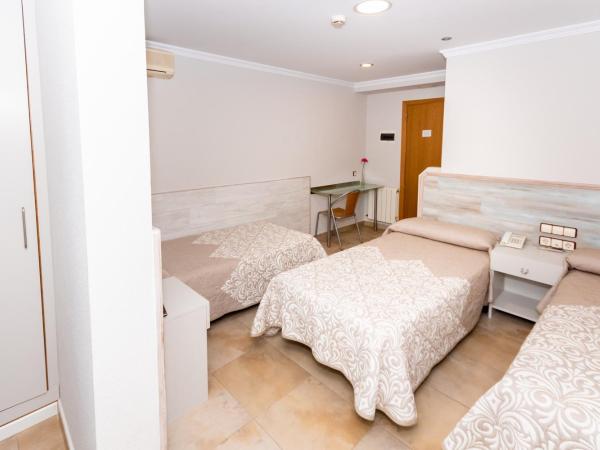 Hostal Viky : photo 9 de la chambre chambre triple