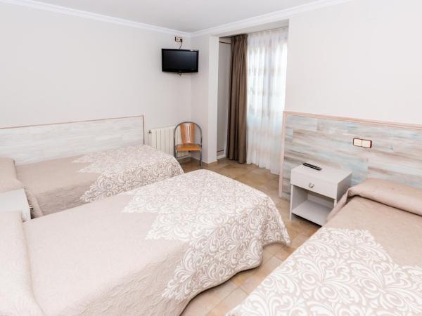 Hostal Viky : photo 10 de la chambre chambre triple