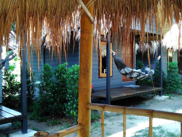 Lanta New Coconut Bungalow : photo 9 de la chambre bungalow - vue sur jardin