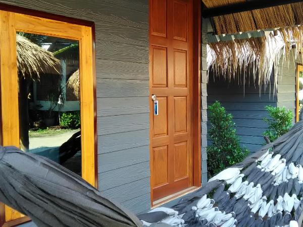 Lanta New Coconut Bungalow : photo 3 de la chambre bungalow - vue sur jardin