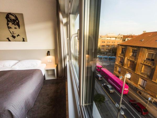 Garden Hotel : photo 2 de la chambre chambre triple standard