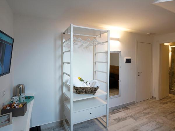 Approdo 36 : photo 8 de la chambre chambre double ou lits jumeaux avec salle de bains privative