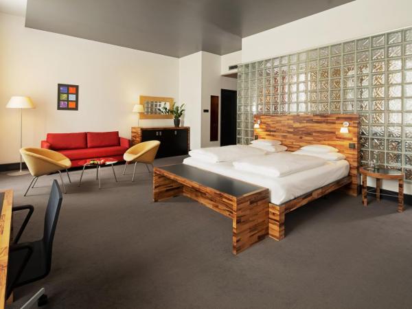 Mövenpick Hotel Berlin Am Potsdamer Platz : photo 2 de la chambre suite junior lit king-size