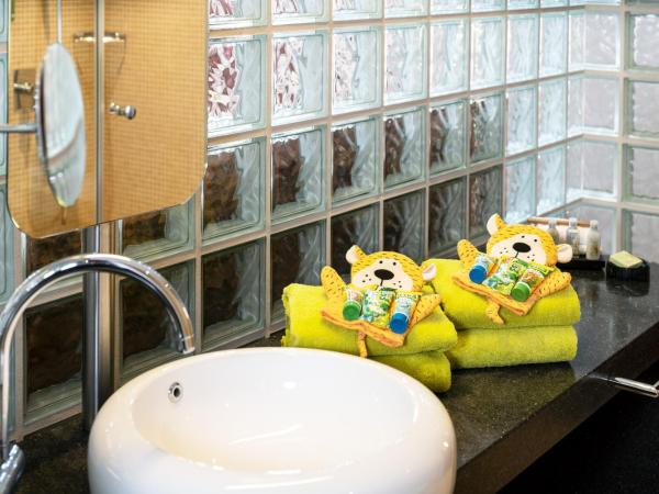 Mövenpick Hotel Berlin Am Potsdamer Platz : photo 2 de la chambre chambre lit king-size familiale