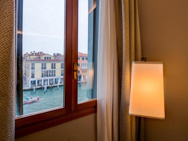 BW Premier Collection CHC Continental : photo 5 de la chambre chambre supérieure - vue grand canal