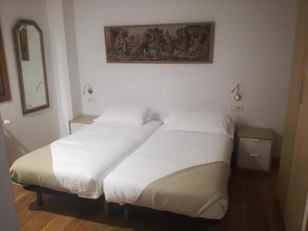 Pensión Sarasate : photo 6 de la chambre chambre double ou lits jumeaux