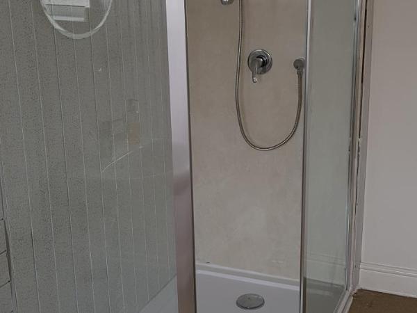 BUKHARI Hotel : photo 6 de la chambre chambre familiale avec salle de bains