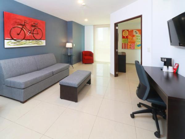 Wyndham Garden Guadalajara Acueducto : photo 2 de la chambre suite junior lit king-size