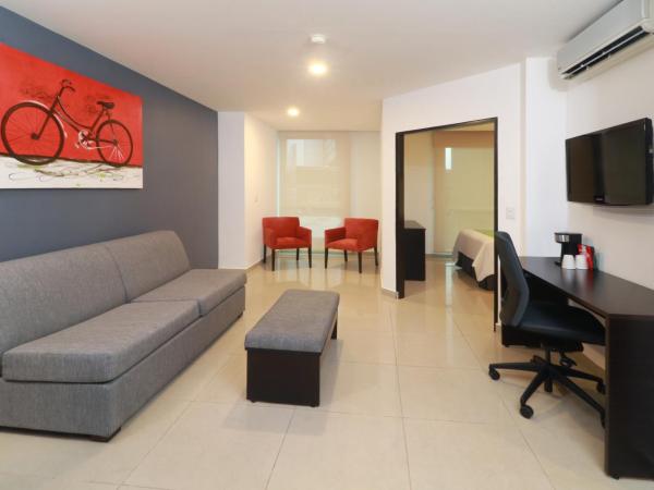 Wyndham Garden Guadalajara Acueducto : photo 1 de la chambre suite junior lit king-size