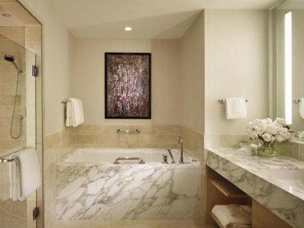 Four Seasons Hotel Seattle : photo 5 de la chambre chambre lit king-size - vue sur seattle