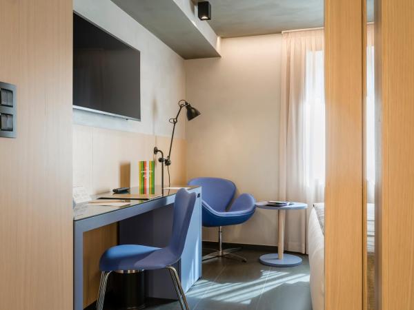 Hotel Metropolis : photo 3 de la chambre suite lit king-size